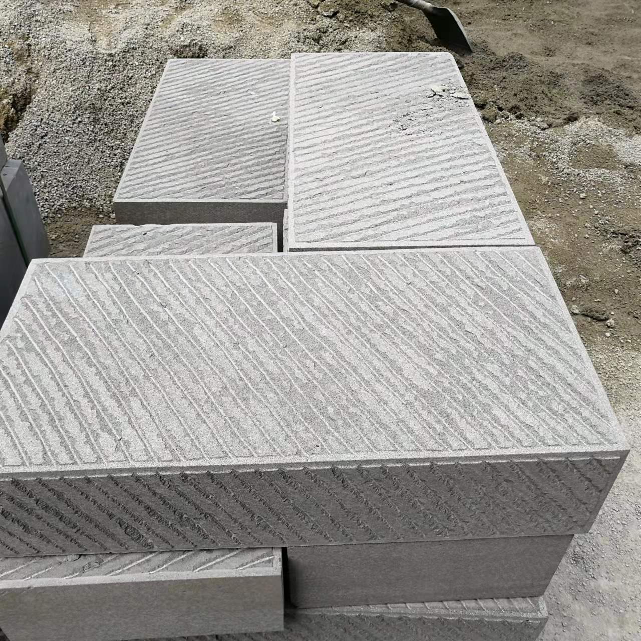 青石路沿石采用怎樣的施工方法？